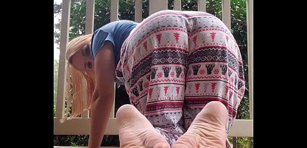  Toe sucking outside